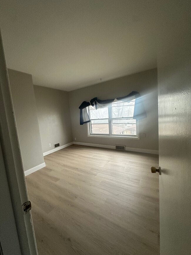 Living room - 301 E 6th St