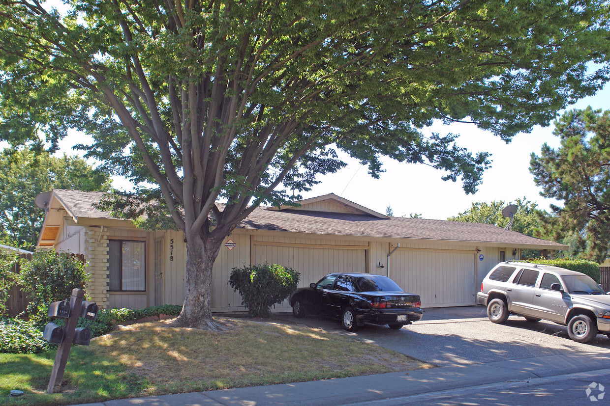 Primary Photo - Madison Woods Duplexes