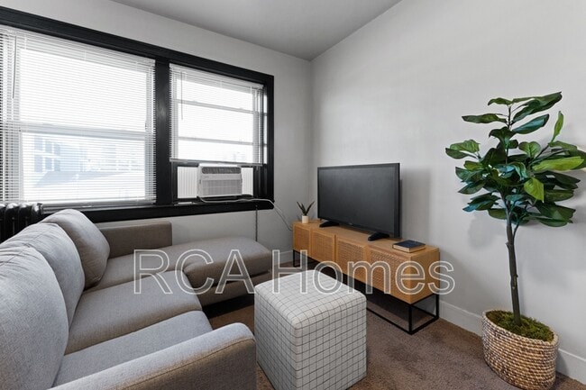 Building Photo - 37 West St Clair Street