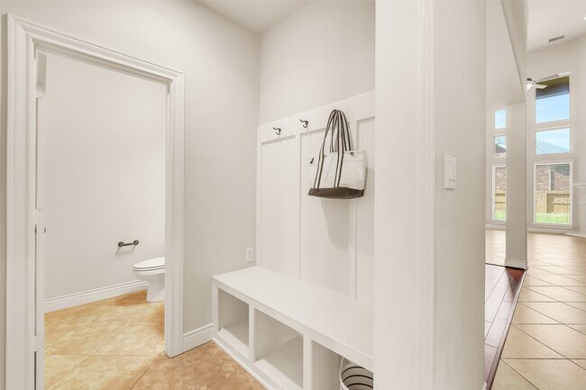 Building Photo - 27906 Colonial Point Dr