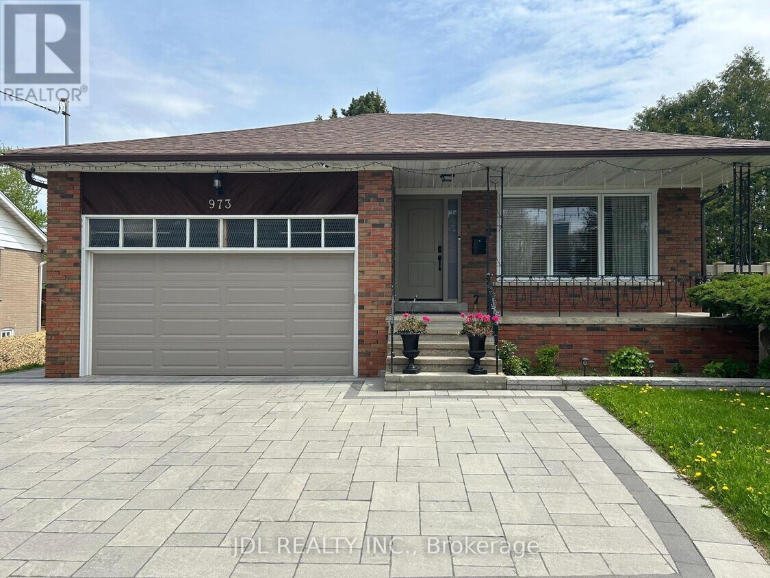 Photo du bâtiment - 973 Willowdale Ave