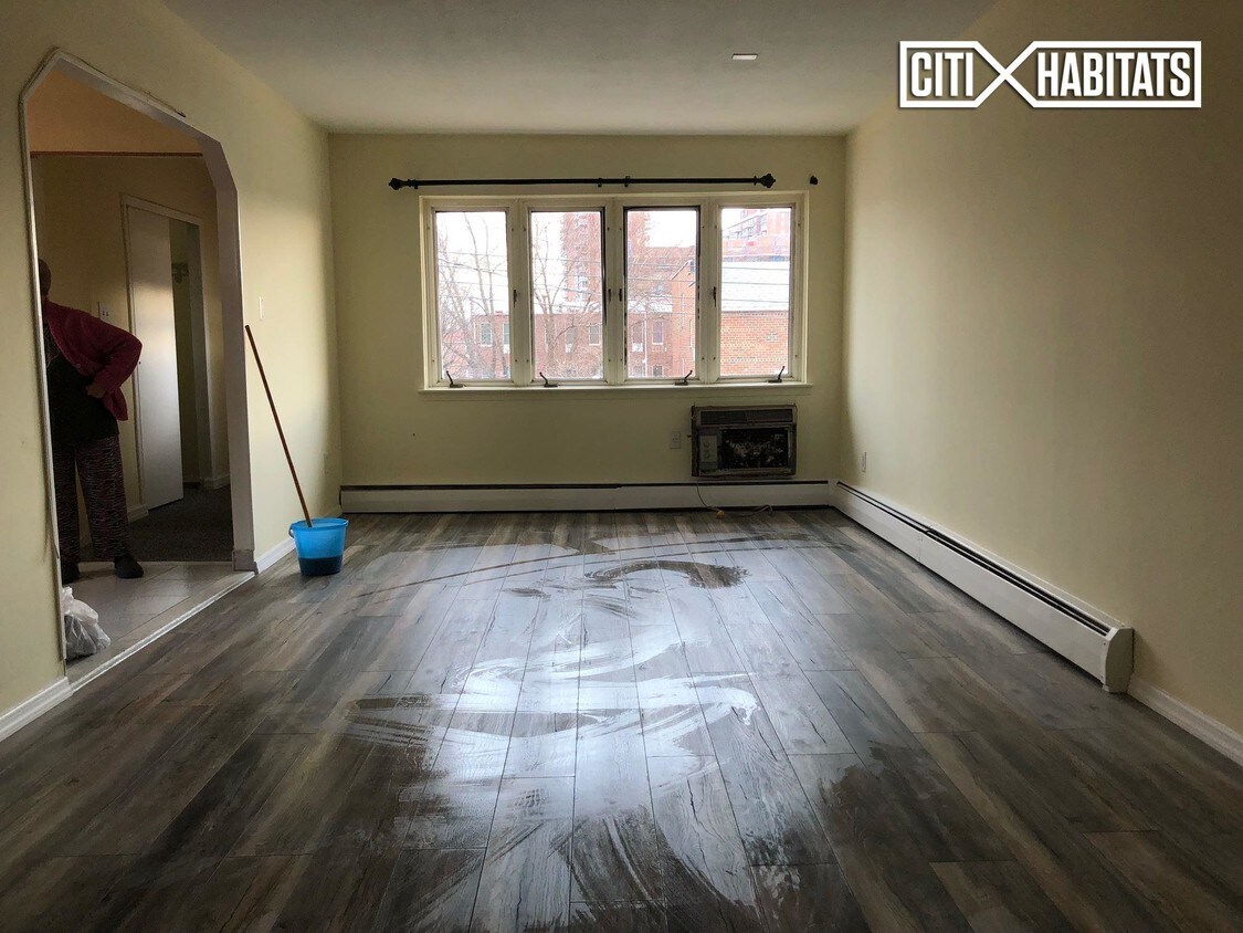 Foto principal - 122 Bay 47Th St