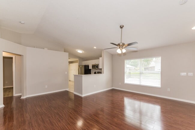 Building Photo - 6720 Summer Haven Dr