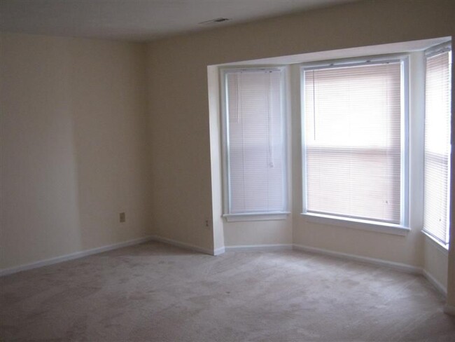 Building Photo - 976 Colonial Meadows Way