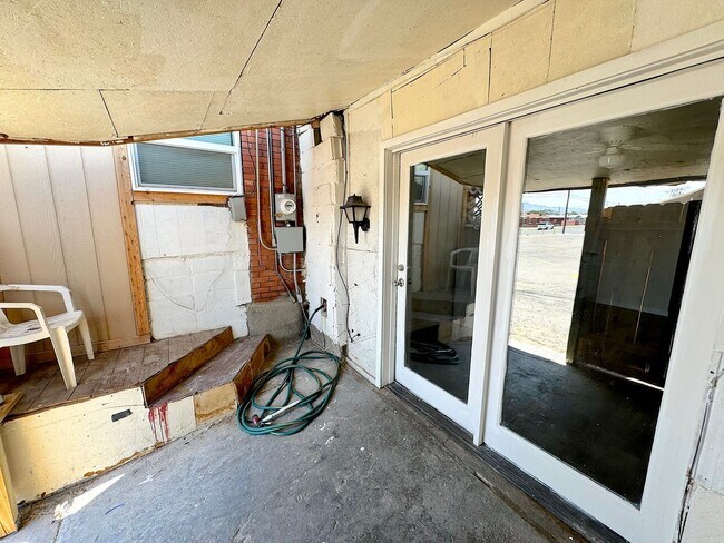 Building Photo - 714 N Luna St