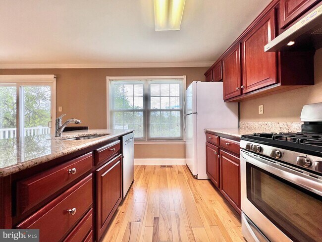 Foto del edificio - 319 Huntington Ct