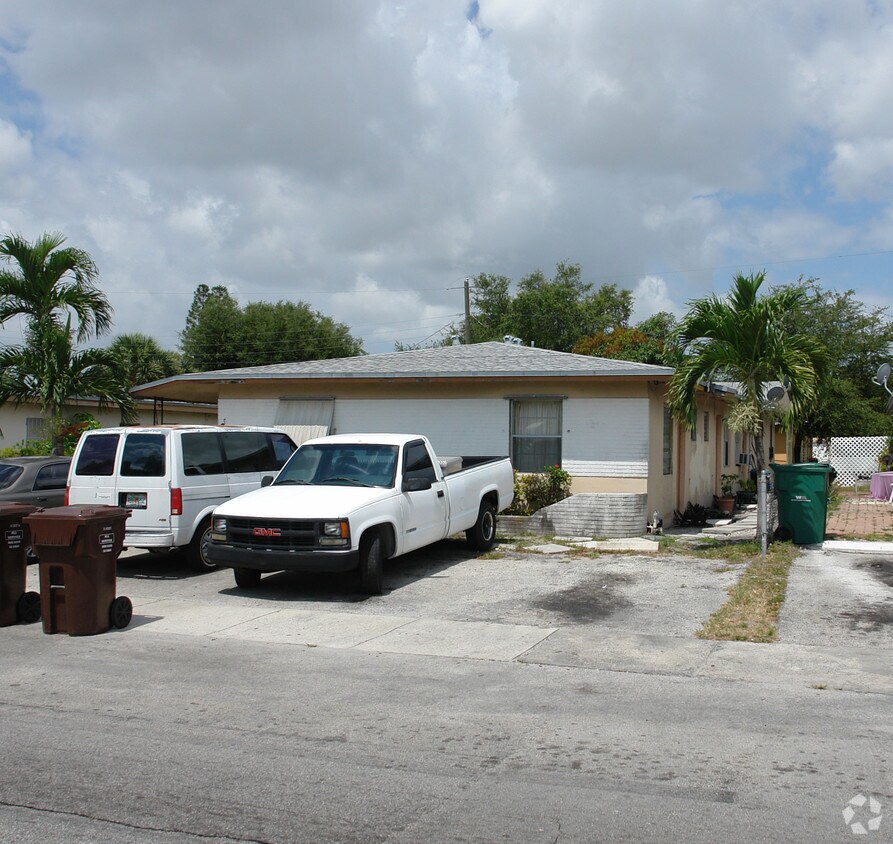 Building Photo - 421 NW 15th Ave
