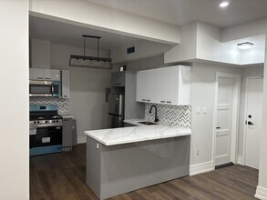 Building Photo - 52 Charlton Ave W