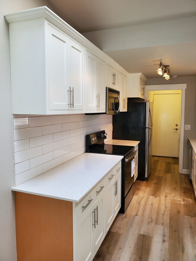 Building Photo - 1423 E Symphony Ct