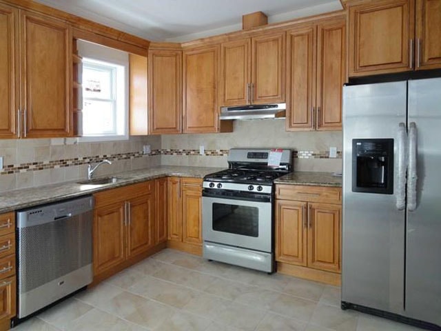 Primary Photo - 1576 Anderson Ave