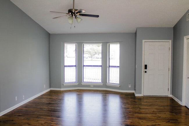 Living Room - 501 Westgate Cir