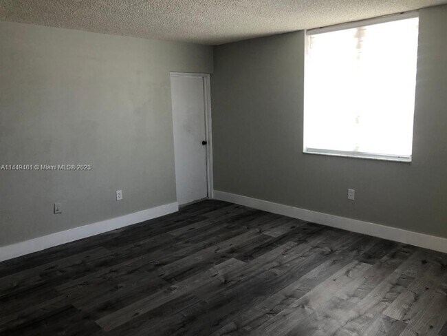 Foto del edificio - 6901 SW 147th Ave