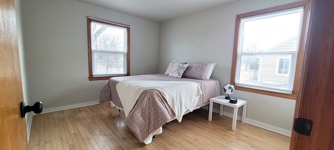 Building Photo - 2724 Stanley St