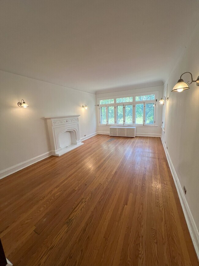 Foto del edificio - 2206 W Granville Ave