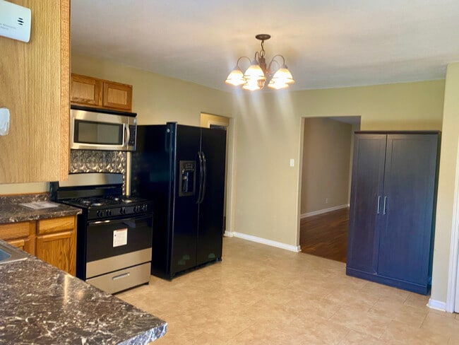 Building Photo - 725 S 7th St