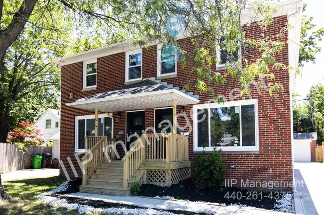 Foto del edificio - Make this beautiful brick colonial duplex ...