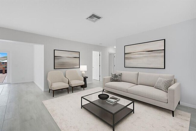 Building Photo - 4710 SW 43rd Ave