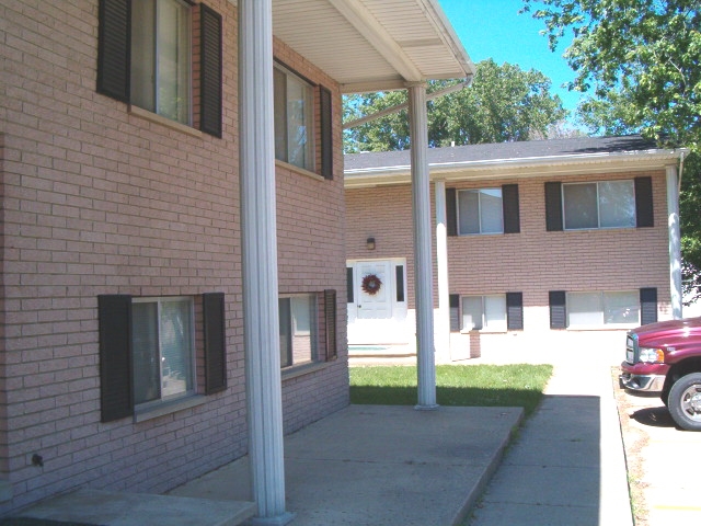 Building Photo - Colonial Apartments