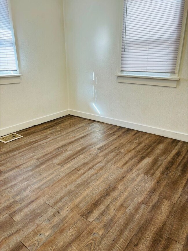 Building Photo - 4 Bedroom Single-Family Home in East Denver