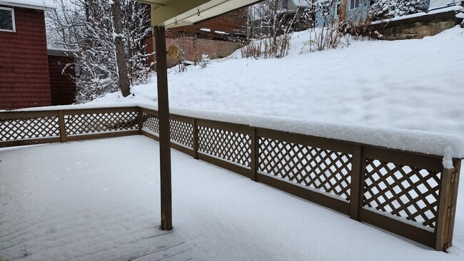 Building Photo - Four Bedroom Single Family Home in Bradford PA! Off Street Parking!