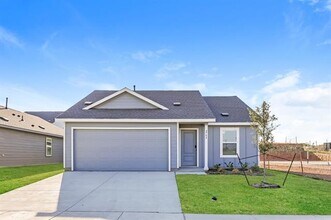 Building Photo - 2704 Ctr Crk Ln