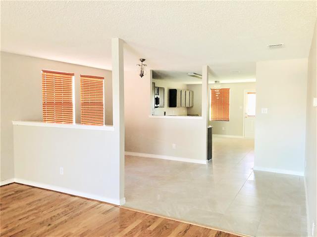 Foto del edificio - 1620 Flagstone Ln