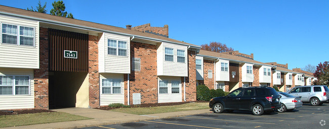 Foto del edificio - Berkley Square Apartments