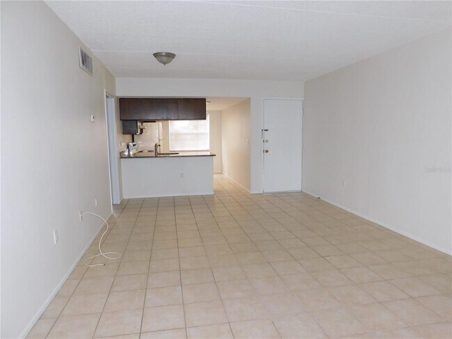 Building Photo - 403 Meadow Ln