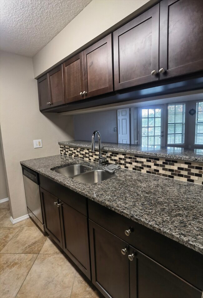 Photo - 1000 W Horatio St Apartment