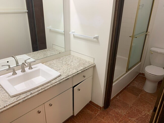 Foto del edificio - 120 N G St