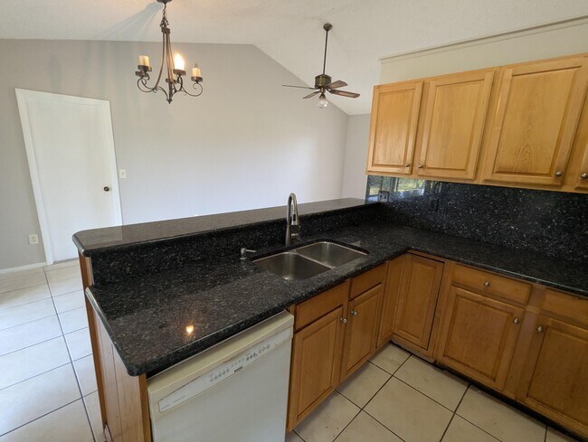 Building Photo - 554 SW Lakehurst Dr