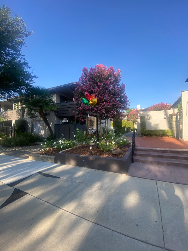 Building Photo - 271 S El Molino Ave