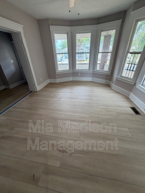 Foto del edificio - 513 W 35th St