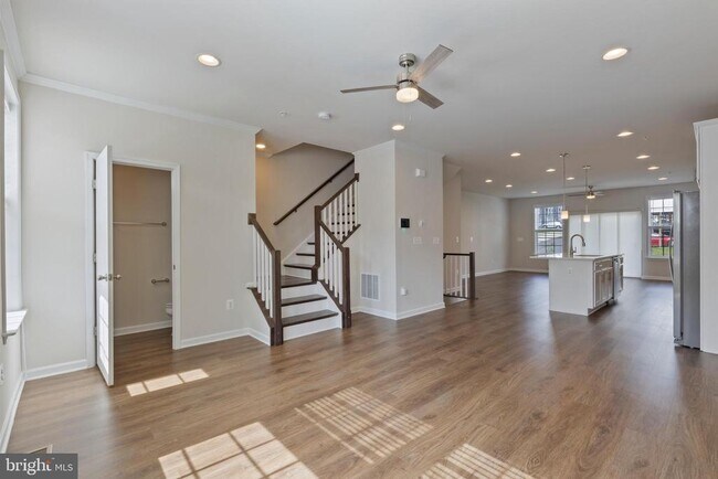 Building Photo - 1006 Highpoint Trl
