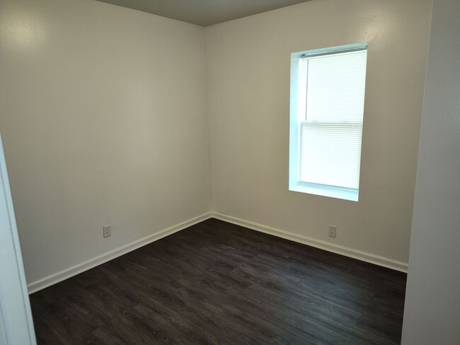 Building Photo - 5145-5147 Highland NEW