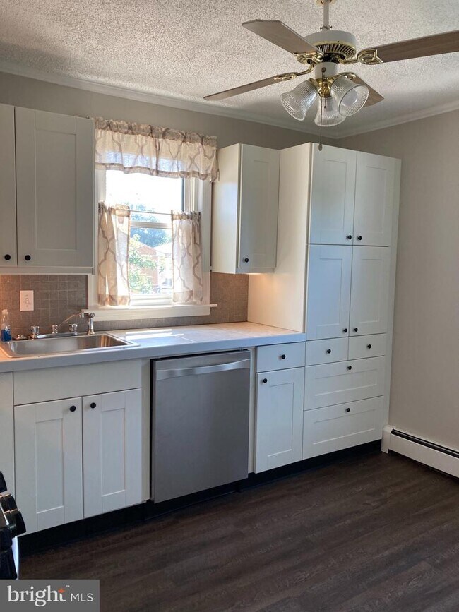 Foto del edificio - 17 W Bettlewood Ave