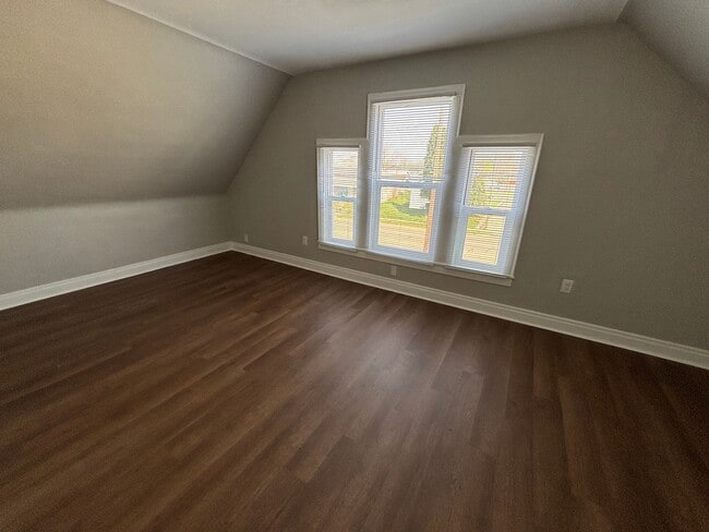 Building Photo - 3-bedroom, 1-bath house: $1050