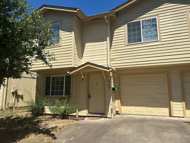 Foto del edificio - Freshly updated 3 bedroom 2 bathroom duple...