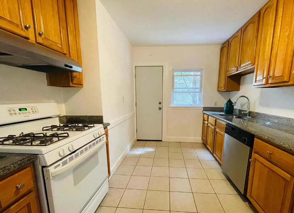 Primary Photo - 20 Shanley St