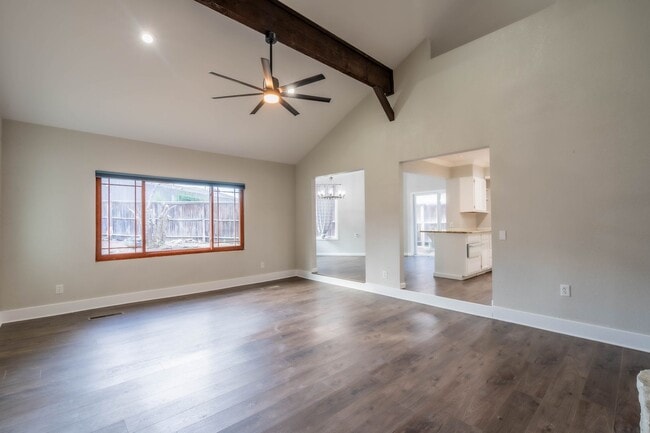 Building Photo - Spacious 3bed 2Bath Home