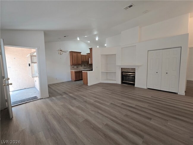Foto del edificio - 1612 N Torrey Pines Dr