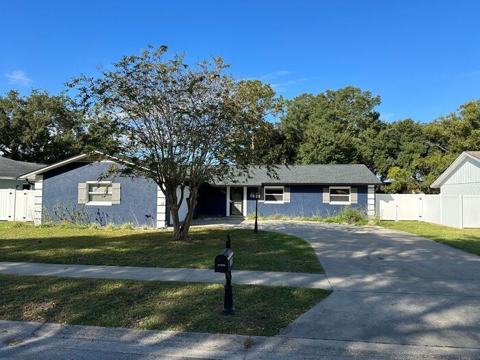Foto principal - Stunning 3-bedroom, 2-bathroom home in the...