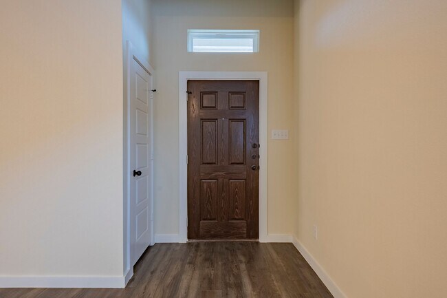 Building Photo - 709 Blackland dr