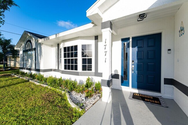 Building Photo - 1771 SE Gaskins Cir