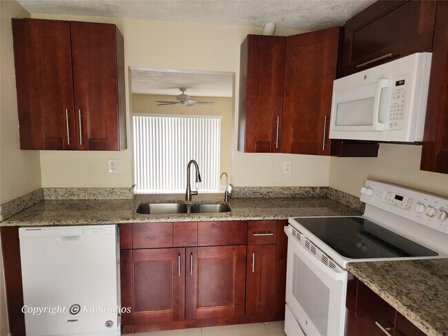 Foto del edificio - 10293 NW 33rd St