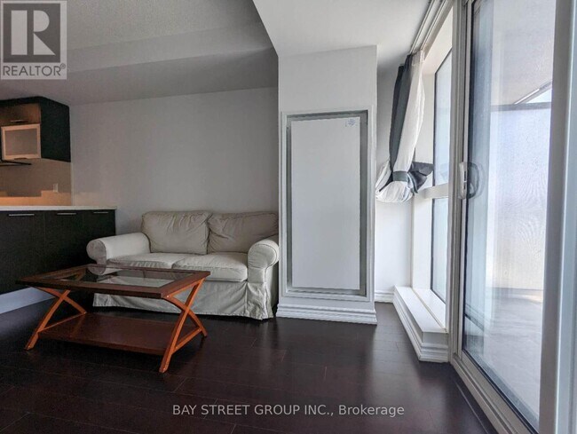 Photo du bâtiment - 386 Yonge St