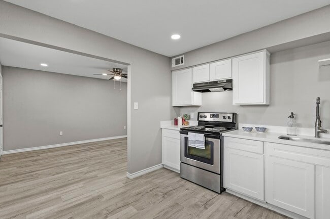 Building Photo - 911 Avenue K