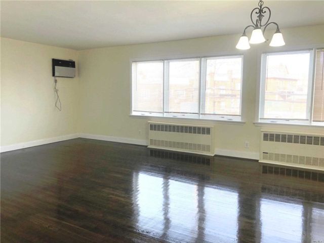 Foto del edificio - 193-12 47th Ave