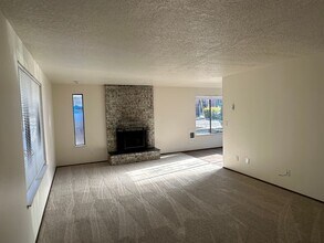 Building Photo - 7631-7633-7633 SW 33rd Ave