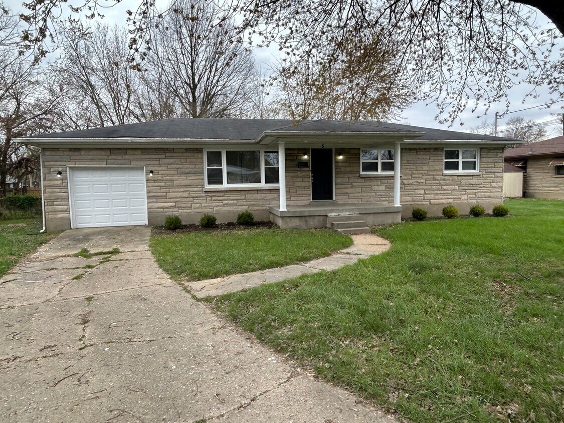 Primary Photo - Charming 3-bedroom, 1.5-bathroom house loc...